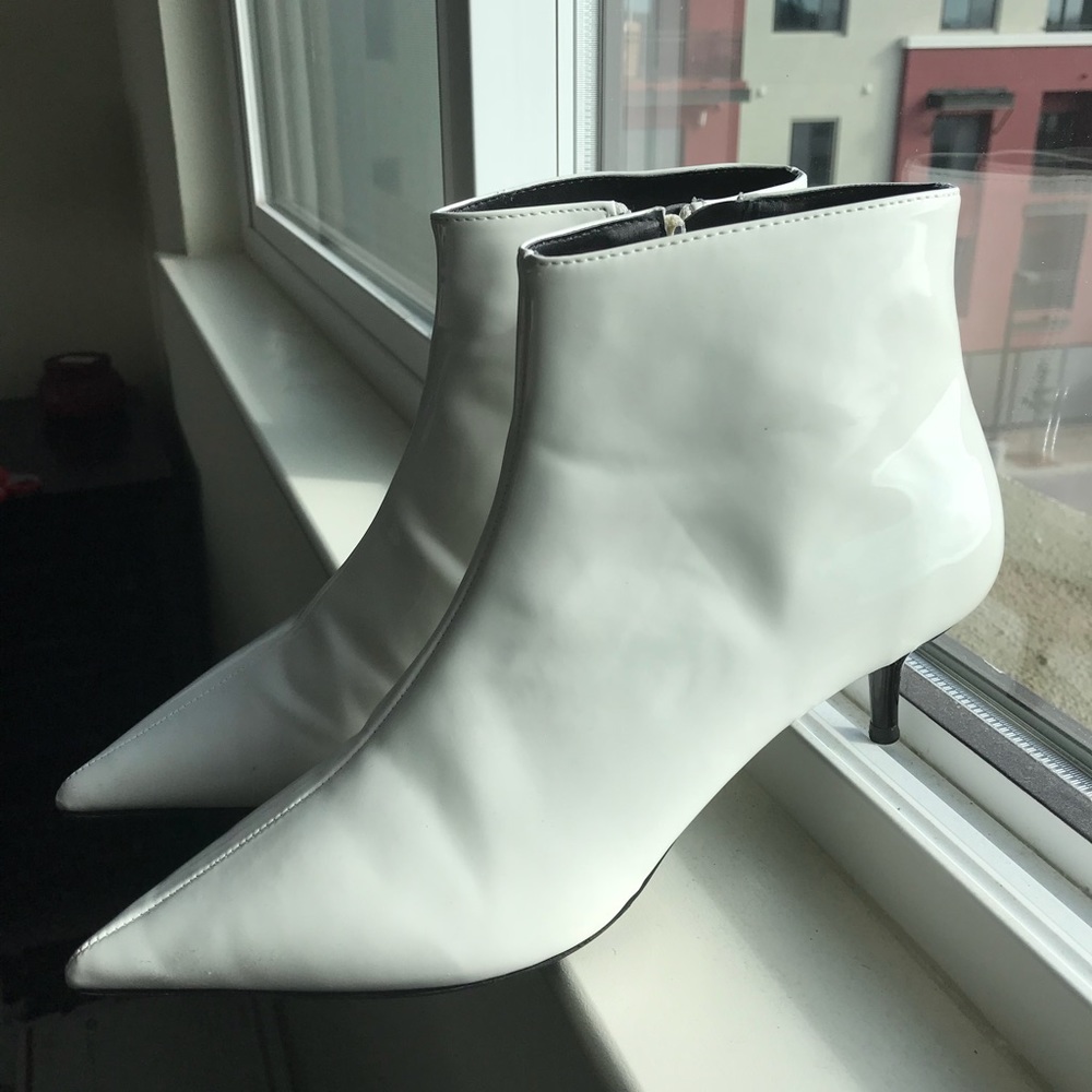 🕊 White Vinyl Zara Booties